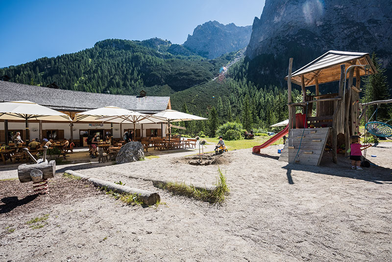 Sonnenterrasse & Kinderspielplatz